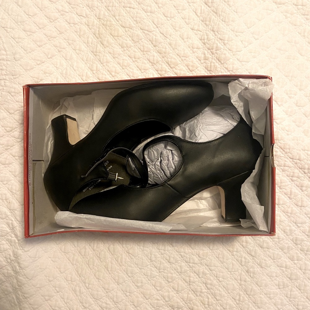 NIB Capezio black Character dance shoes size 9M, 3”